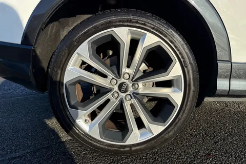 KE22OVL Audi Q3 Black Edition 40 TFSI quattro 190 PS S tronic Thumbnail #10