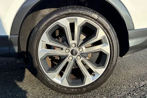 KE22OVL Audi Q3 Black Edition 40 TFSI quattro 190 PS S tronic Thumbnail #11