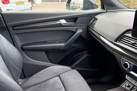 DT73ZGY Audi Q5 Black Edition 40 TDI quattro 204 PS S tronic Thumbnail #21