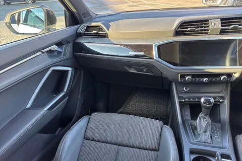 KE22OVL Audi Q3 Black Edition 40 TFSI quattro 190 PS S tronic Thumbnail #19