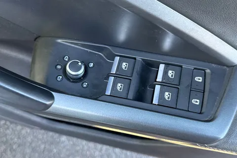 KE22OVL Audi Q3 Black Edition 40 TFSI quattro 190 PS S tronic Thumbnail #20