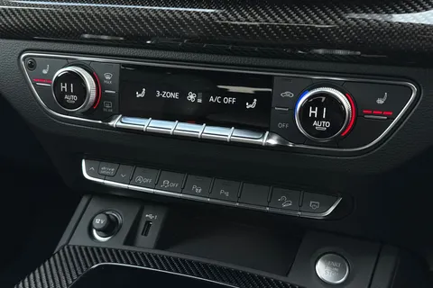 DT73ZGY Audi Q5 Black Edition 40 TDI quattro 204 PS S tronic Thumbnail #23