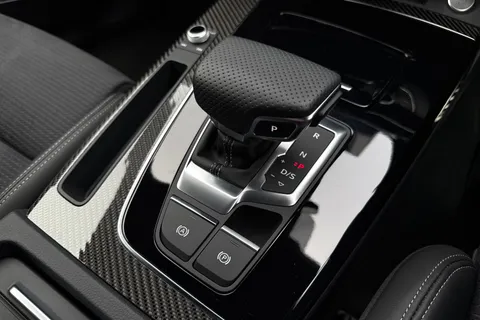 DT73ZGY Audi Q5 Black Edition 40 TDI quattro 204 PS S tronic Thumbnail #24