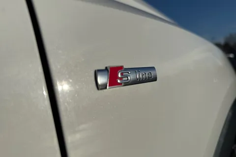 KE22OVL Audi Q3 Black Edition 40 TFSI quattro 190 PS S tronic Thumbnail #30