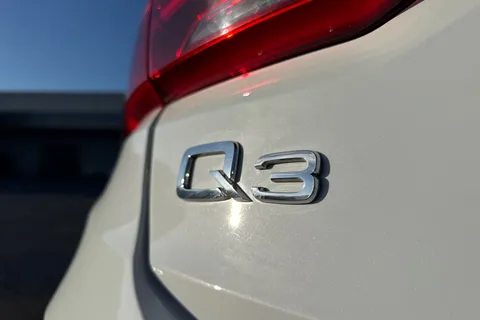 KE22OVL Audi Q3 Black Edition 40 TFSI quattro 190 PS S tronic Thumbnail #34