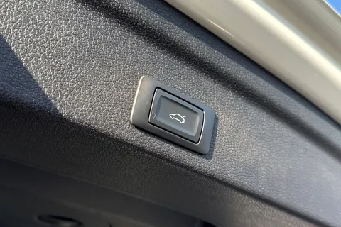 KE22OVL Audi Q3 Black Edition 40 TFSI quattro 190 PS S tronic Thumbnail #38