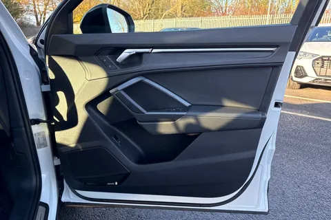 KE22OVL Audi Q3 Black Edition 40 TFSI quattro 190 PS S tronic Thumbnail #44