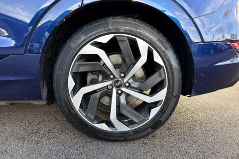 13 of 64 for Audi e-tron 50 Black Edition Sportback Auto quattro 5dr 71.2kWh (11kW Charger)