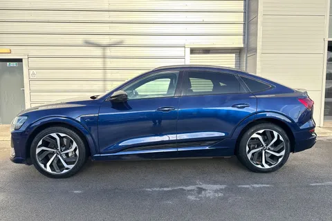 34 of 64 for Audi e-tron 50 Black Edition Sportback Auto quattro 5dr 71.2kWh (11kW Charger)