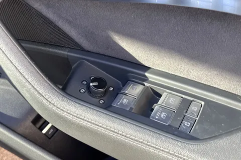 43 of 64 for Audi e-tron 50 Black Edition Sportback Auto quattro 5dr 71.2kWh (11kW Charger)