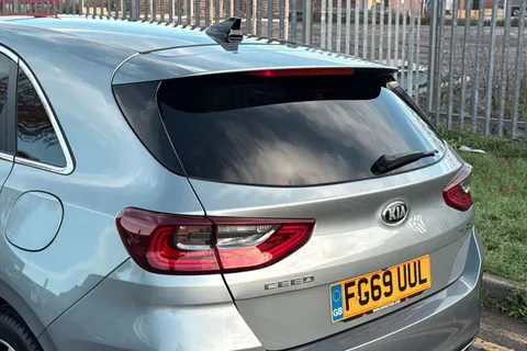 FG69UUL Kia Ceed 1.4 T-GDi GT-Line Lunar Edition Euro 6 (s/s) 5dr Thumbnail #8