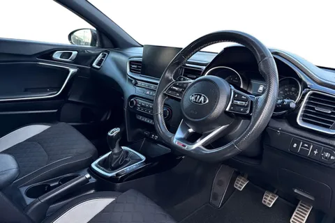 FG69UUL Kia Ceed 1.4 T-GDi GT-Line Lunar Edition Euro 6 (s/s) 5dr Thumbnail #14