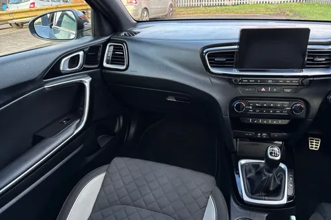 FG69UUL Kia Ceed 1.4 T-GDi GT-Line Lunar Edition Euro 6 (s/s) 5dr Thumbnail #20