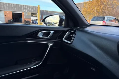 FG69UUL Kia Ceed 1.4 T-GDi GT-Line Lunar Edition Euro 6 (s/s) 5dr Thumbnail #35