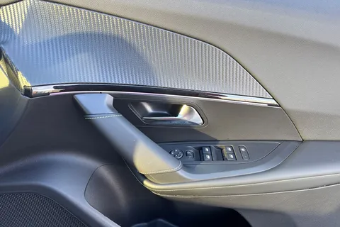 LO24JYK PEUGEOT 2008 1.2 PureTech GT EAT Euro 6 (s/s) 5dr Thumbnail #22