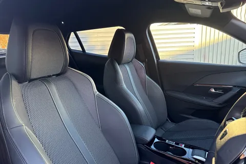 LO24JYK PEUGEOT 2008 1.2 PureTech GT EAT Euro 6 (s/s) 5dr Thumbnail #25