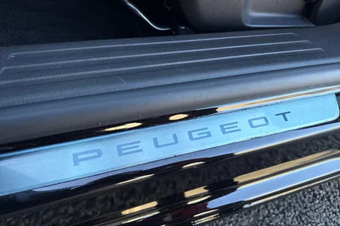 LO24JYK PEUGEOT 2008 1.2 PureTech GT EAT Euro 6 (s/s) 5dr Thumbnail #35