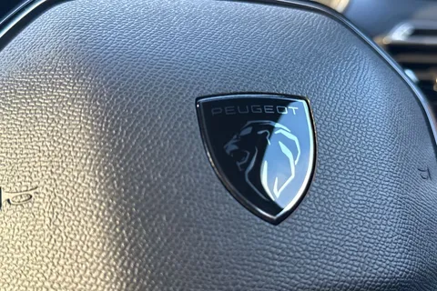 LO24JYK PEUGEOT 2008 1.2 PureTech GT EAT Euro 6 (s/s) 5dr Thumbnail #39