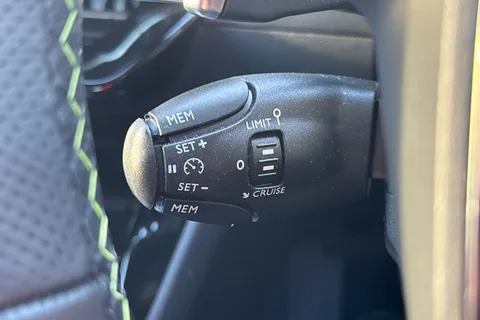 LO24JYK PEUGEOT 2008 1.2 PureTech GT EAT Euro 6 (s/s) 5dr Thumbnail #48