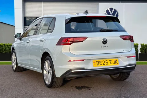 DE25ZJK Volkswagen Golf 1.5 TSI 204 Style eHybrid 5dr DSG Thumbnail #3
