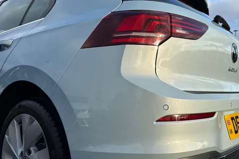 DE25ZJK Volkswagen Golf 1.5 TSI 204 Style eHybrid 5dr DSG Thumbnail #9