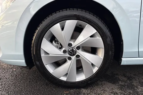DE25ZJK Volkswagen Golf 1.5 TSI 204 Style eHybrid 5dr DSG Thumbnail #13