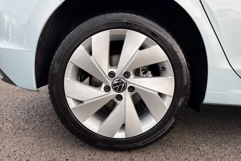 DE25ZJK Volkswagen Golf 1.5 TSI 204 Style eHybrid 5dr DSG Thumbnail #14