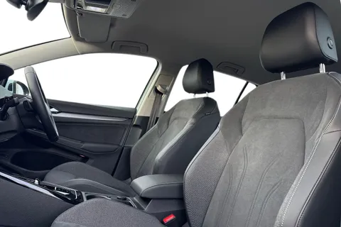 DE25ZJK Volkswagen Golf 1.5 TSI 204 Style eHybrid 5dr DSG Thumbnail #17