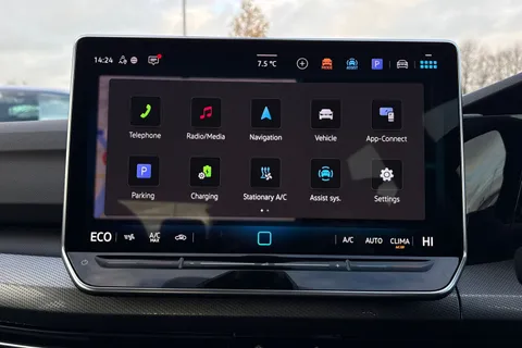 DE25ZJK Volkswagen Golf 1.5 TSI 204 Style eHybrid 5dr DSG Thumbnail #18