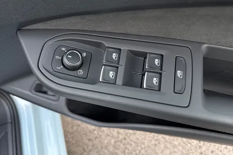 DE25ZJK Volkswagen Golf 1.5 TSI 204 Style eHybrid 5dr DSG Thumbnail #22