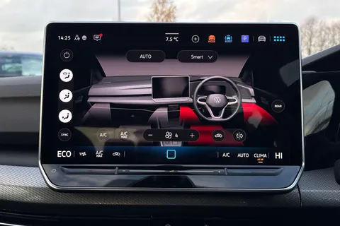 DE25ZJK Volkswagen Golf 1.5 TSI 204 Style eHybrid 5dr DSG Thumbnail #23