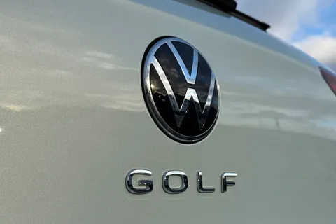 DE25ZJK Volkswagen Golf 1.5 TSI 204 Style eHybrid 5dr DSG Thumbnail #29