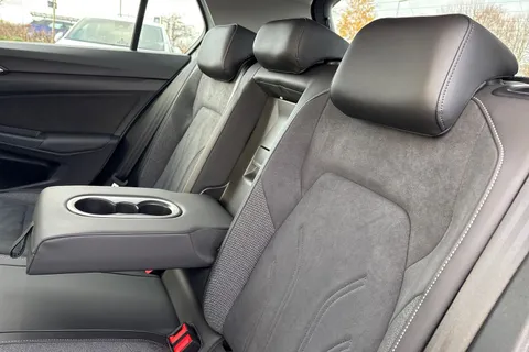 DE25ZJK Volkswagen Golf 1.5 TSI 204 Style eHybrid 5dr DSG Thumbnail #33