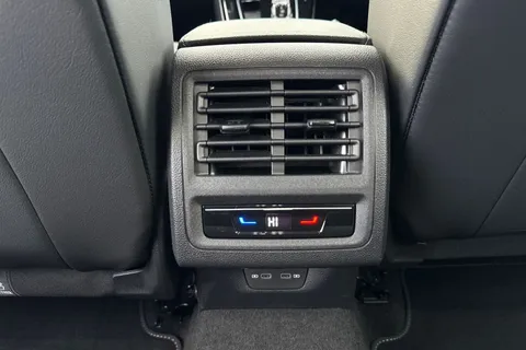 DE25ZJK Volkswagen Golf 1.5 TSI 204 Style eHybrid 5dr DSG Thumbnail #34