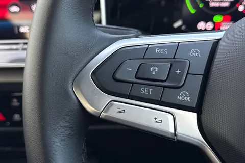 DE25ZJK Volkswagen Golf 1.5 TSI 204 Style eHybrid 5dr DSG Thumbnail #36