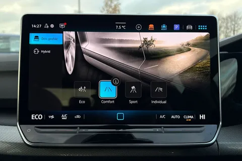 DE25ZJK Volkswagen Golf 1.5 TSI 204 Style eHybrid 5dr DSG Thumbnail #40