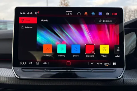 DE25ZJK Volkswagen Golf 1.5 TSI 204 Style eHybrid 5dr DSG Thumbnail #44