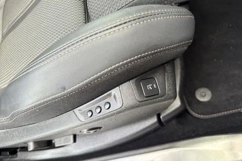 SL72YCZ PEUGEOT 3008 1.6 13.2kWh GT SUV 5dr Petrol Plug-in Hybrid e-EAT 4WD Euro 6 (s/s) (300 ps) Thumbnail #40