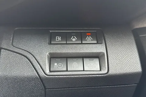 SL72YCZ PEUGEOT 3008 1.6 13.2kWh GT SUV 5dr Petrol Plug-in Hybrid e-EAT 4WD Euro 6 (s/s) (300 ps) Thumbnail #45