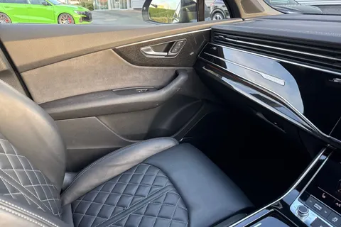 VE24SZL Audi SQ7 SUV  Black Edition TFSI  507 PS tiptronic Thumbnail #16