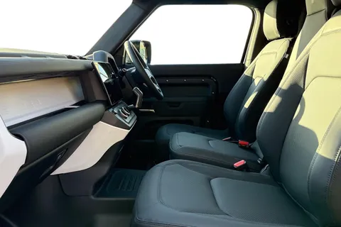 3 of 41 for Land Rover Defender 90 3.0 D250 Hard Top S