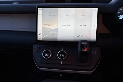 15 of 41 for Land Rover Defender 90 3.0 D250 Hard Top S