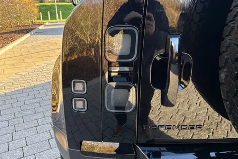 27 of 41 for Land Rover Defender 90 3.0 D250 Hard Top S