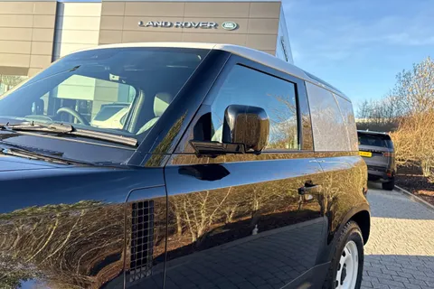 31 of 41 for Land Rover Defender 90 3.0 D250 Hard Top S