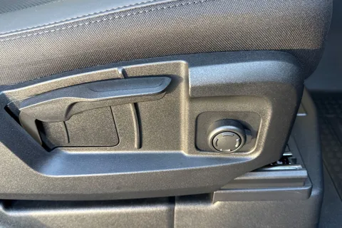 35 of 41 for Land Rover Defender 90 3.0 D250 Hard Top S