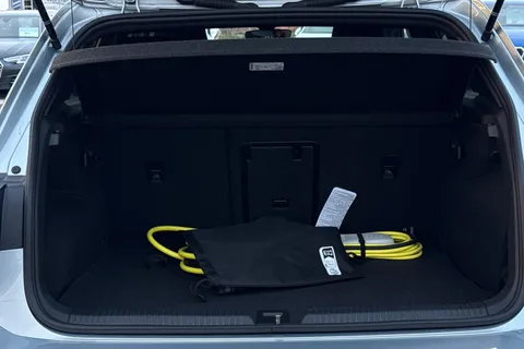 KT74LCL Volkswagen Golf 1.5 TSI 272 GTE eHybrid 5dr DSG Thumbnail #7