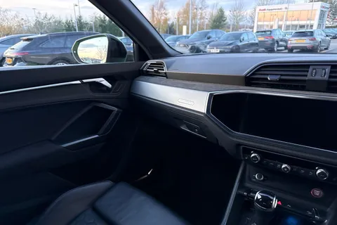 15 of 60 for Audi RS Q3 400 PS S tronic