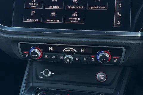 19 of 60 for Audi RS Q3 400 PS S tronic