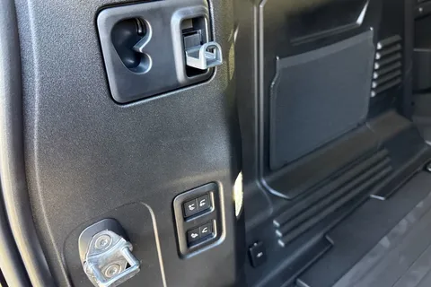 DL75BWD Land Rover Defender 110 3.0 D250 Hard Top X-Dynamic SE 5dr Thumbnail #28