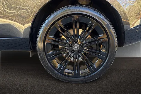 YP73ZHD Land Rover Range Rover 4.4 P615 SV 5dr Thumbnail #9